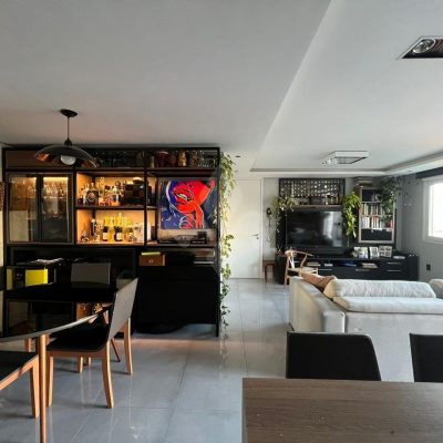 Apartamento com 73m², 2 dormitórios, 1 suíte, 2 vagas no bairro Chácara Das Pedras em Porto Alegre para Comprar