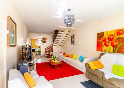 Casa com 182m², 4 dormitórios, 2 suítes, 3 vagas no bairro São João em Porto Alegre para Comprar