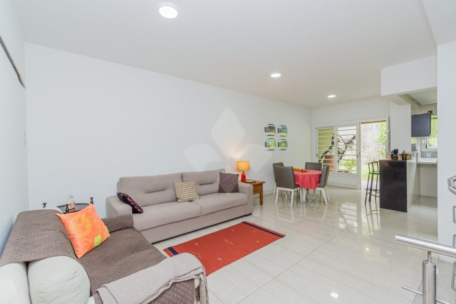 Casa em Condomínio com 251m², 3 dormitórios, 3 suítes, 2 vagas no bairro Praia de Belas em Porto Alegre para Comprar ou Alugar