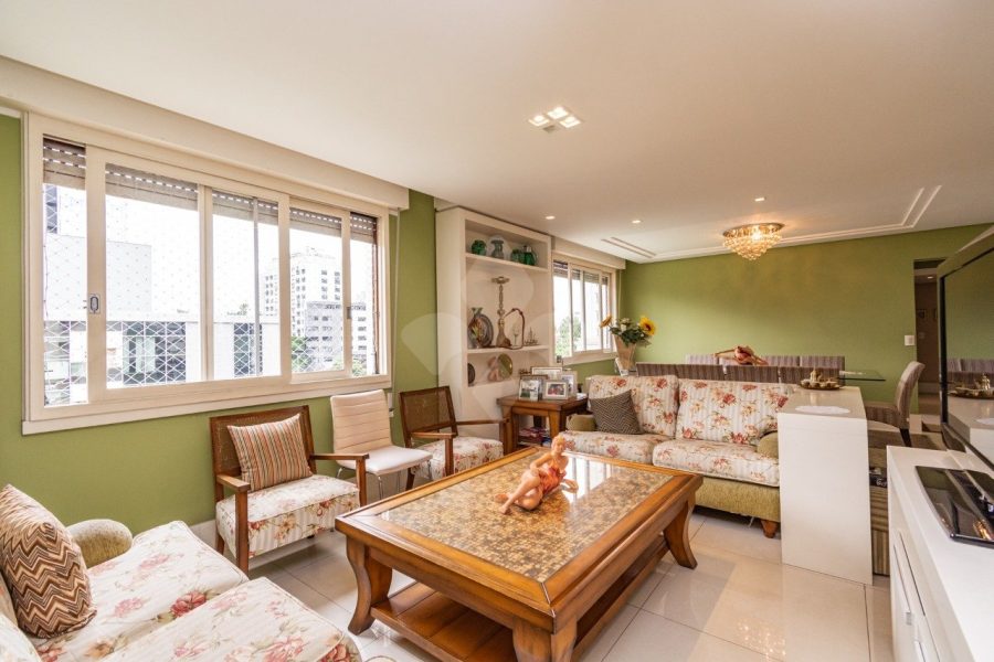 Apartamento com 124m², 3 dormitórios, 1 suíte, 2 vagas no bairro Auxiliadora em Porto Alegre para Comprar